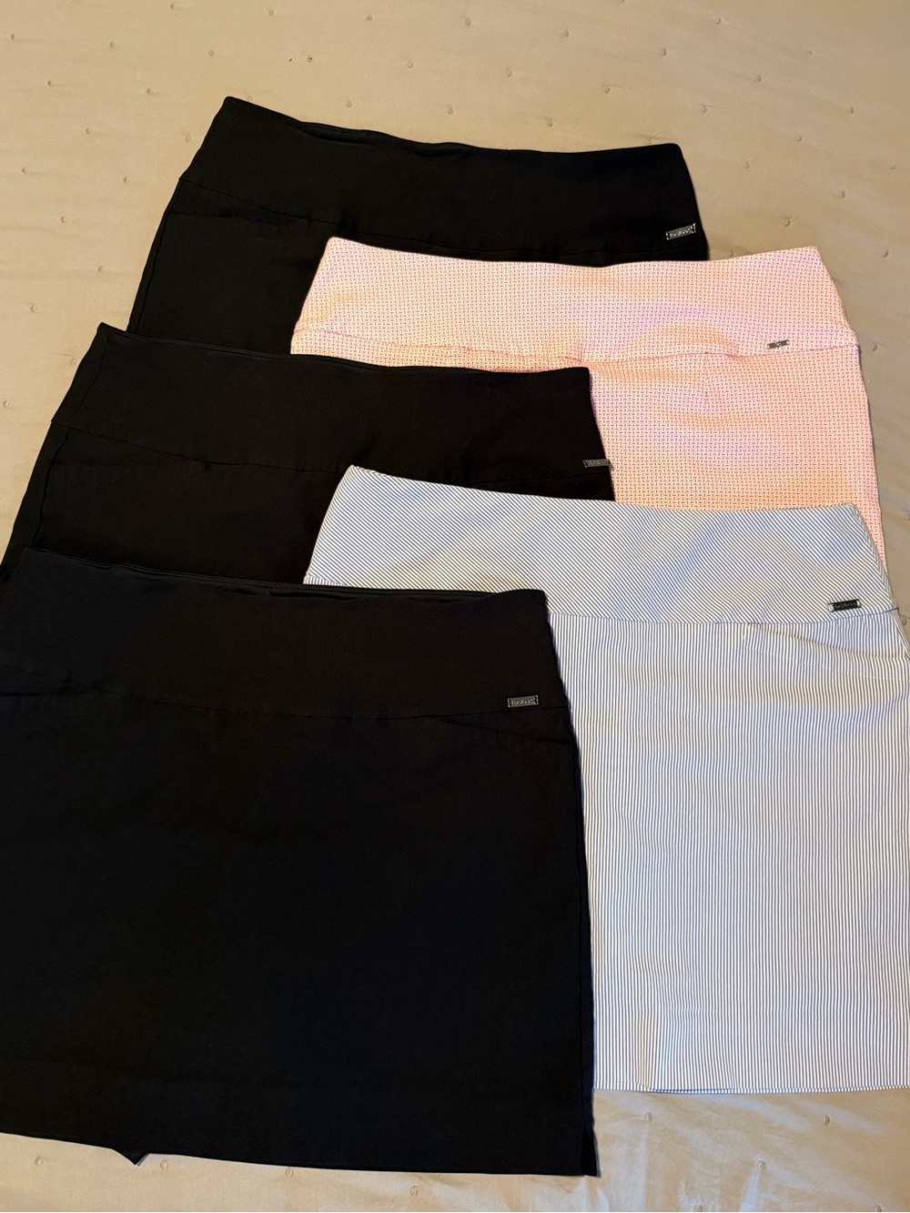 SC&Co women’s skorts XXL. Lot of 5! 3 all black, 1 blue/white and 1 coral/white